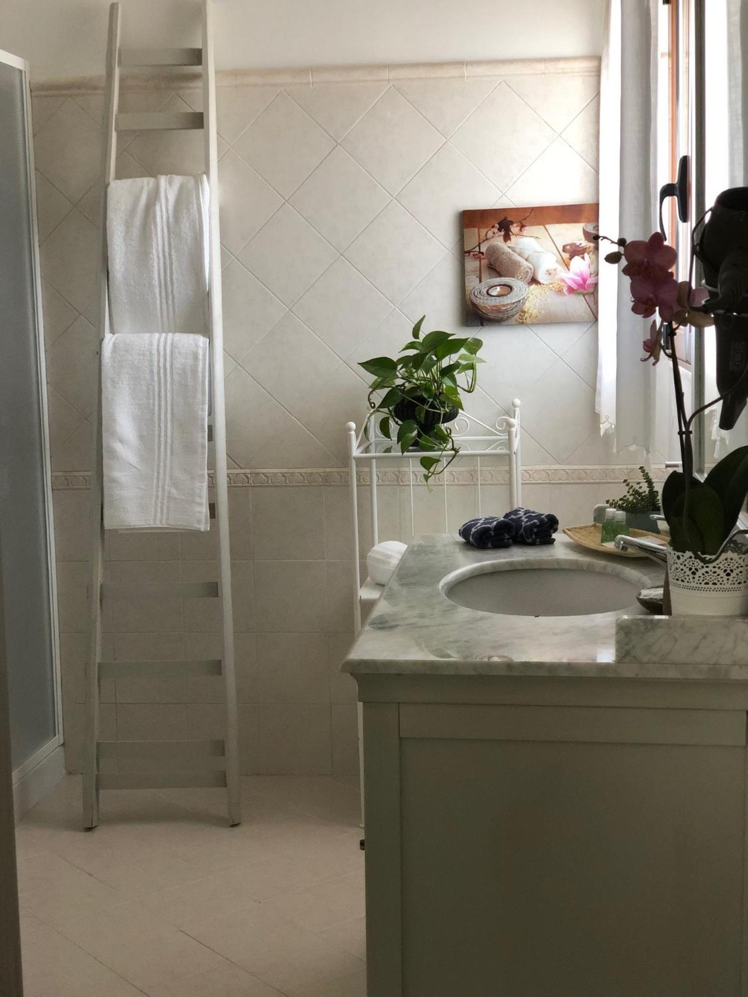 アヴォラ La Rosa Dei Venti Bed & Breakfast エクステリア 写真