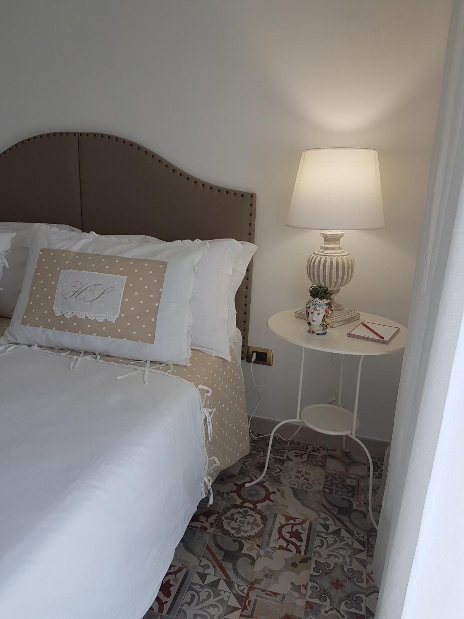アヴォラ La Rosa Dei Venti Bed & Breakfast エクステリア 写真